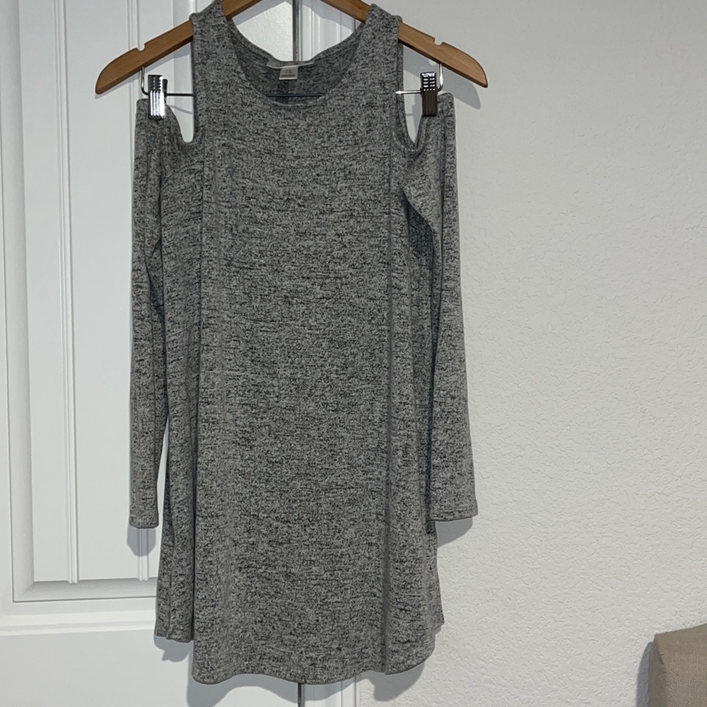 Small Motherhood Maternity Cold Shoulder Top